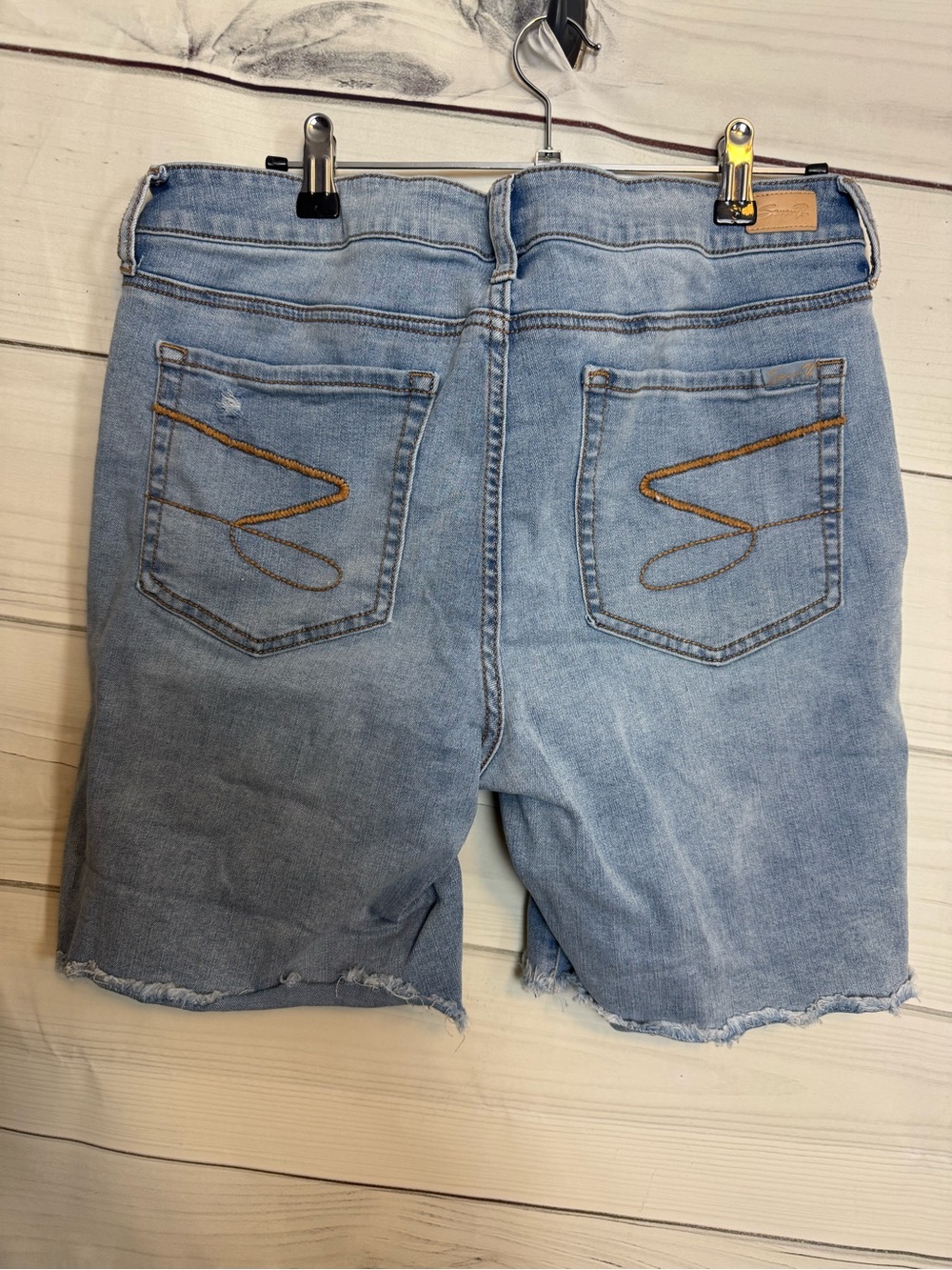 Seven 7 sunset bermuda Light Wash Denim Women's Shorts size 12